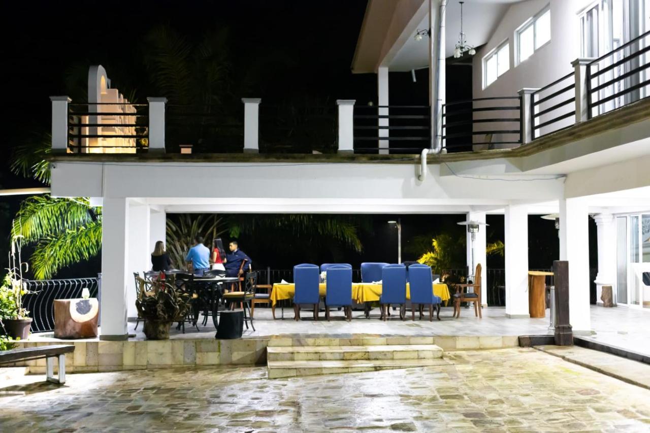 Hotel Cocoview, Bar & Restaurante Вайе ди Анхелес Екстериор снимка